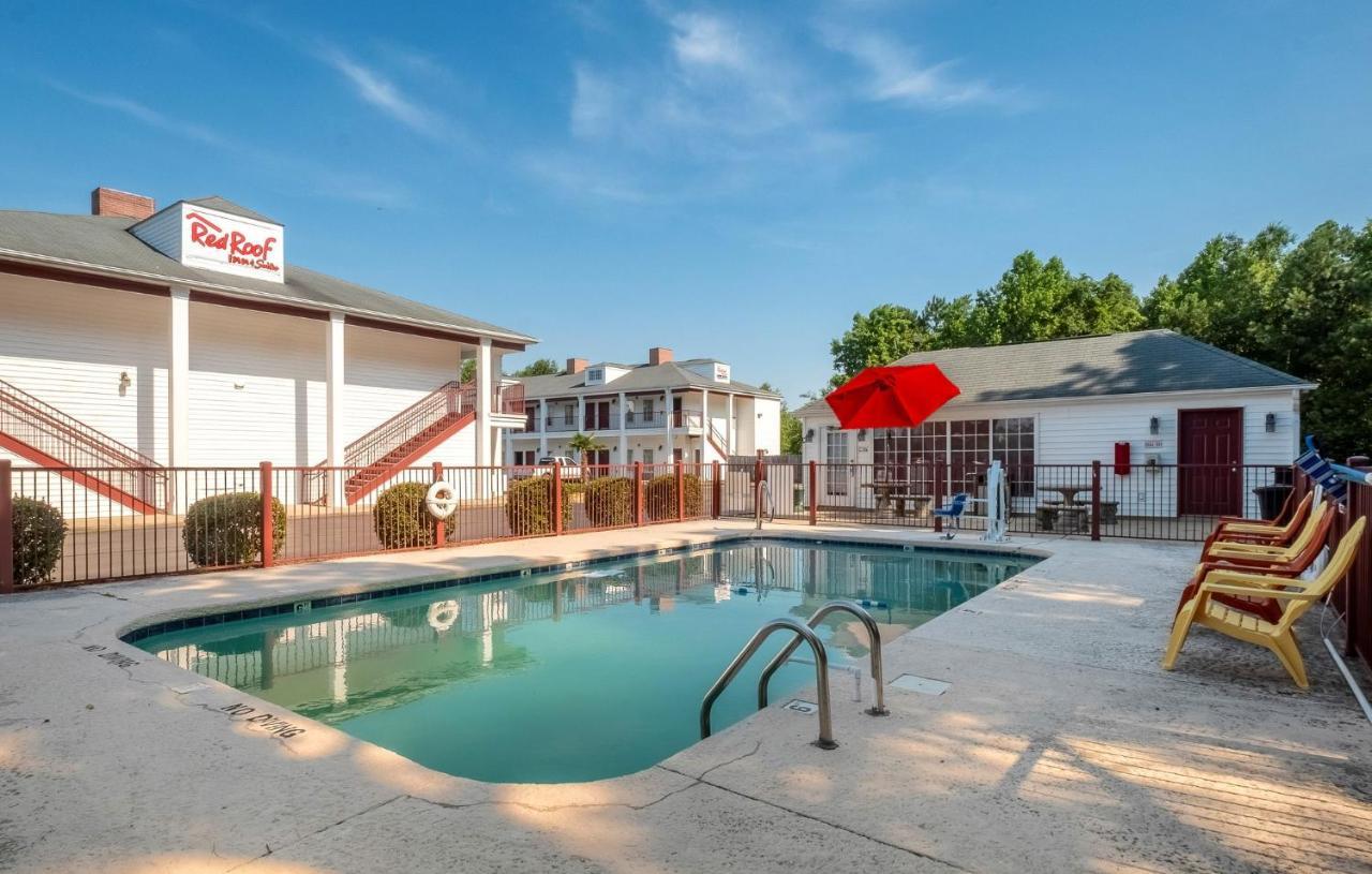 Red Roof Inn & Suites Wilson Exterior photo